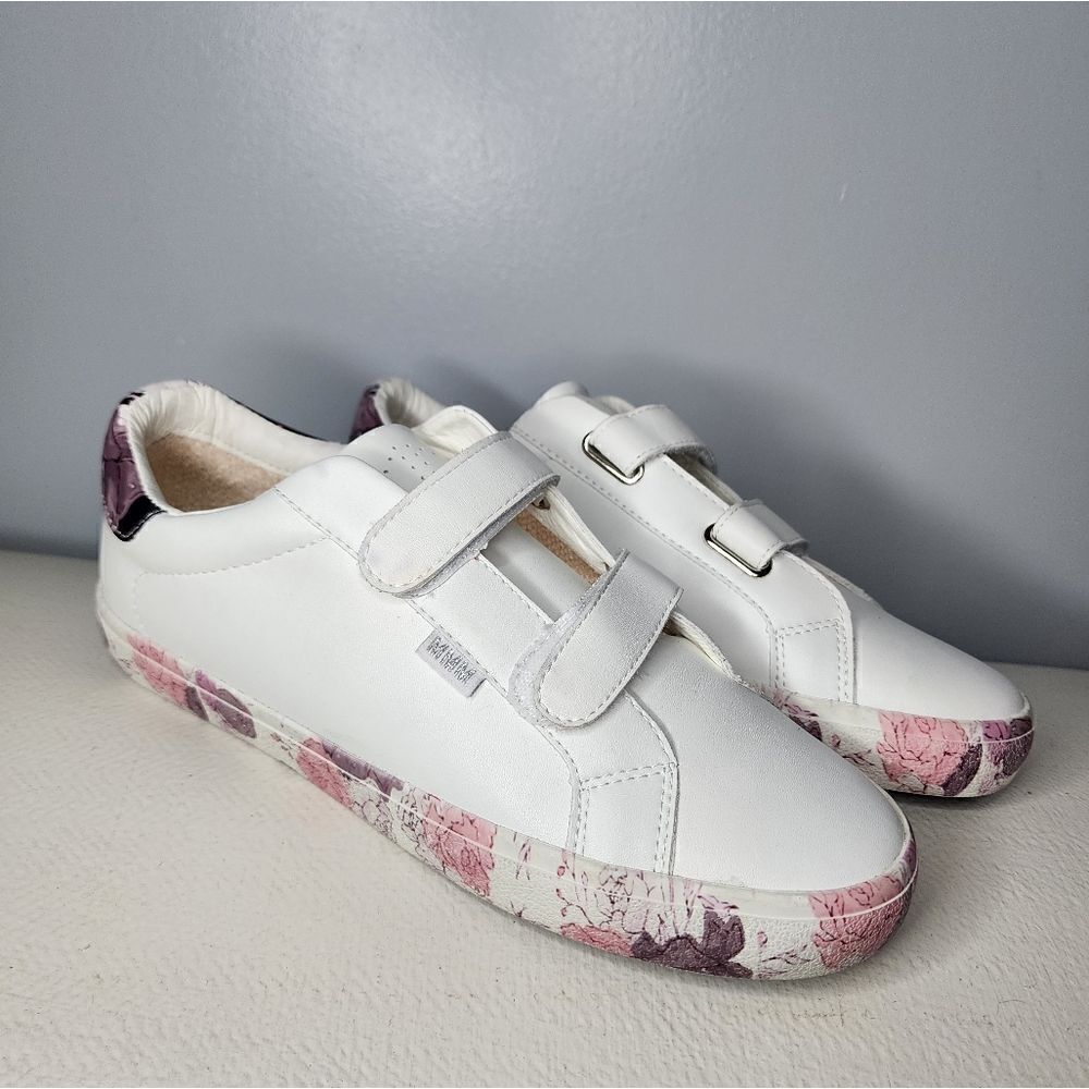 MMM white leather floral sole women’s shoes size 10 hook and loop closure